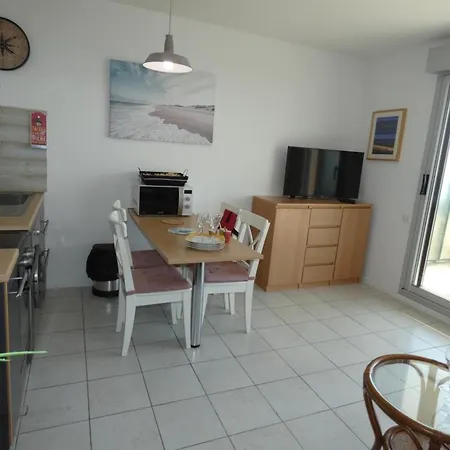 Notre-Dame-De-Monts Apartment *
